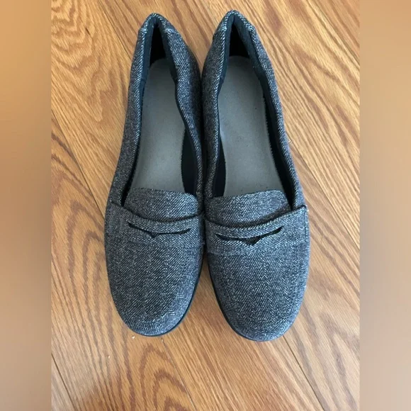 Shoes/Slippers - Picture 1 of 2